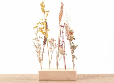 Produktbild von FlowerHero® - M - Trockenblumenständer aus Holz + Trockenblumenarrangement