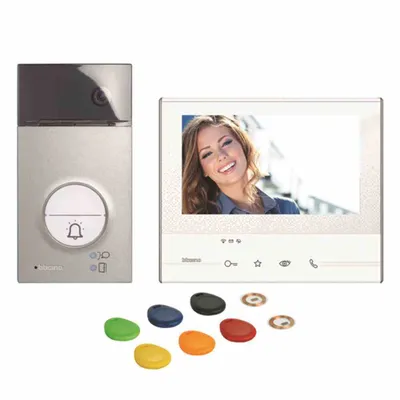 Image de Bticino Flex ONE Interphone vidéo 2 fils WLAN Set, Classe 300 X13E avec écran tactile 7 pouces, caméra grand angle 105°, transpondeur ouverture de porte-accès sans clé, IP54, IK10, 363911