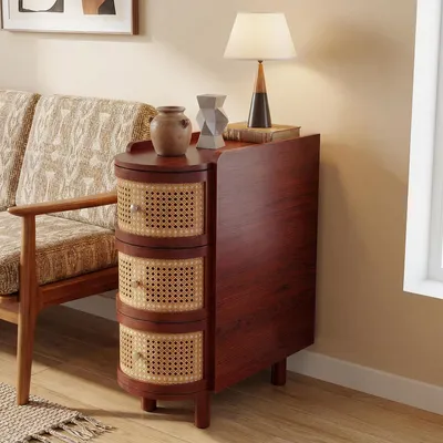 Produktbild von Schmaler Beistelltisch mit 3 Schubladen, Rattan-Optik & Kiefernholzbeine, 60x68x26cm, Braun, für Wohnzimmer & Schlafzimmer