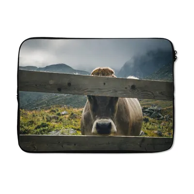 Produktbild von MuchoWow® Laptop Hülle 14 ZollKuh - Nebel - Zaun Laptoptasche - Laptoptasche - Stoßsicher - Schutzhaube