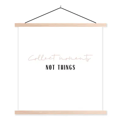 Produktbild von MuchoWow® Textilposter Text - Momente sammeln, nicht Dinge - Zitate 60x60 cm mit holzfarbenen Rahmen - Wanddekoration