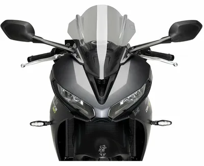 Zdjęcie produktu dla Wiatroszytna Puig Z-Racing, wymiary 390 x 305 mm, z homologacją ABE, przeznaczona do motocykli Triumph Daytona 660, rocznik 2024-2025