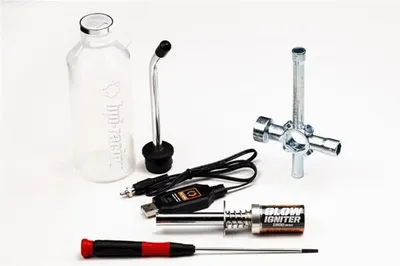 Productafbeelding van HPI Starterset 160077 voor nitro-voertuigen, inclusief gloeibougie, 1800mAh NiMH-accu, USB-kabel en brandstofreservoir