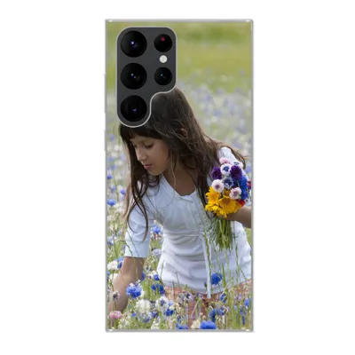 Produktbild von MuchoWow® Handyhülle Schutzhülle Hülle für Samsung Galaxy S22 Ultra Mädchen - Blumen - Wiese Silikon Softcase Handy Hülle - Abbildung
