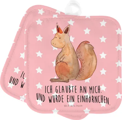 Produktbild von Mr. & Mrs. Panda Topfuntersetzer Einhorn Glauben - Rot Pastell - Geschenk, Topflappen, Einhörner, Kochlappen, Unicorn, Ofenlappen, Einhörnchen, Set, Eichhörnchen
