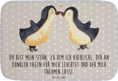 Produktbild von Mr. & Mrs. Panda Badezimmerteppich Pinguin Liebe - Grau Pastell - Geschenk, Badematte, fußmatte bad, Hochzeit, duschmatte, Freundin, Badteppich, Vertraut, Hochzeitstag