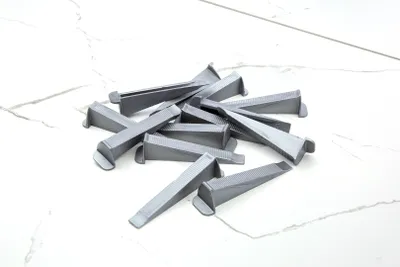 Produktbild von HexPro Fliesen Nivelliersystem 1mm 1,5mm 2mm Laschen, Fliesenstärke bis 15mm Fliesenkeile, Verlegehilfe Set (100 Keile) Fliesenkeile Kunststoff