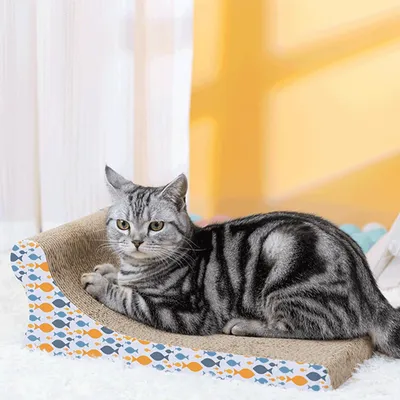 Obrázek produktu pro Kočičí škrábací sloupek v designu křesla, vyrobený z odolného materiálu, s nastavitelnou konstrukcí