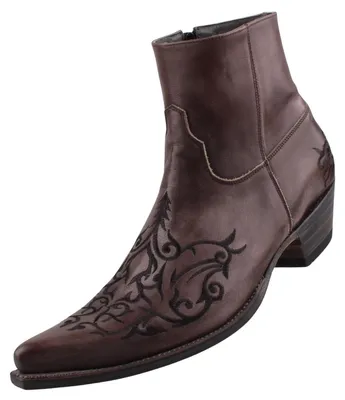 Auf dem Bild ist ein grauer Stiefel abgebildet der von der Seite betrachtet wird. Der Stiefel hat eine modische Form und einen auffälligen Materialmix.