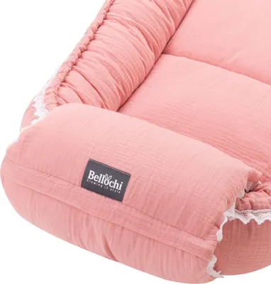 Image de Nid d'ange Cozy Musselin Pink avec housse décorative : oreiller et coussin