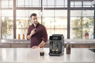 Produktbild von Philips Kaffeevollautomat für 2 Kaffeespezialitäten, Espressomaschine, 1,8 l, Kaffeebohnen, Eingebautes Mahlwerk, 1500 W, Schwarz (Aquafilter nicht im Lieferumfang enthalten)