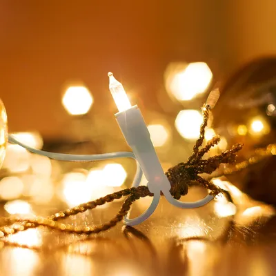 Produktbild von Weihnachtsbaum Lichterkette mit 50 Lichtern warm weiß - 10 m - Weihnachtsdeko Tannenbaum Beleuchtung mit Stecker - Innen Weihnachtslichterkette Dekobeleuchtung Innenraum Deko Licht kabelgebunden