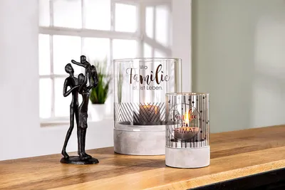 Produktbild von Gilde Windlicht, zylindrisch, Familie, Spruch, Glas, Zement, grau, klar, VE 4, 2fach sortiert, D. 15 cm Höhe: 20.00 cm Durchmesser: 15.00 cm 31920
