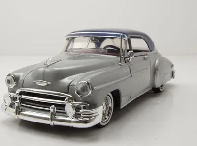 Produktbild von Modellfahrzeug Chevrolet Bel Air, silber/blau, 1950.