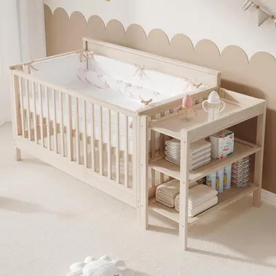 Produktbild von okwish Babybett mit abnehmbarem Schutzzaun und Wickeltisch, 3-fach höhenverstellbar, verwandelbares Schlafsofa in Natur, ohne Matratze