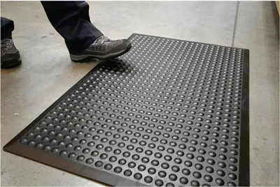 Produktbild von Arbeitsplatzbodenbelag Fertigmatte L900xB600xS14mm schwarz SBR-Gummi COBA
