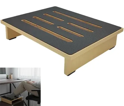 Immagine prodotto di Gradino in legno con superficie antiscivolo, ideale per il bagno e la cucina