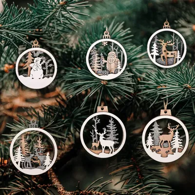 Produktbild von Hängende Weihnachtsbaumdekoration Set - Runde Holzornamente mit Elchen und Weihnachtsmann - Schneemann Hohl-Dekor - Bauernhofdekorationen für den Weihnachtsbaum - Winterferien - 9 Stück