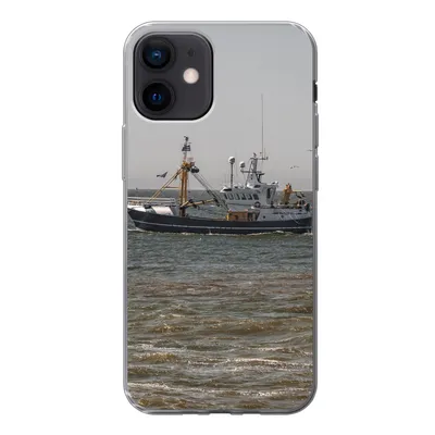 Produktbild von MuchoWow® Handyhülle Schutzhülle Hülle für iPhone 12 Nordsee - Fischerboot - Wasser Silikon Softcase Handy Hülle - Schutzhülle