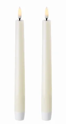 Produktbild von Uyuni 2 Stabkerzen - LED Kerze - 2,3 x 20,5 cm - Piffany Copenhagen - Flammenlose Kerze - Farbe Ivory (Elfenbein)