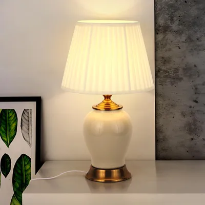 Produktbild von Moderne Tischlampe mit E27 Fassung, weiße Stoffschirm, Schreibtischlampe