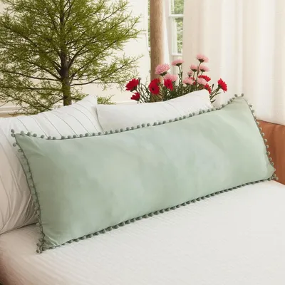 Produktbild von Green Body Kissenbezug 20 x 54 Zoll, Boho-Chic-Design mit Pompons und Fransen, Kissenbezug für Körpersäcke mit Taschenverschluss (Farbe: Salbeigrün)