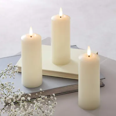 Produktbild von Lights4fun 3er Set TruGlow® LED Echtwachskerzen mit warmweißer LED Flamme Timer 12,5cm batteriebetrieben