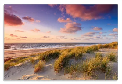 Produktbild von Wallario Frühstücksbrettchen aus Glas 20 x 30 cm mit rutschfesten Füßen, Motiv Abendspaziergang am Strand - Sonnenuntergang über dem Meer