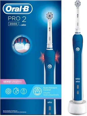 Imagen del producto de Cepillo de dientes eléctrico Oral-B PRO 2 2000N, color azul, con tecnología de rotación y pulsación, temporizador y indicador de carga