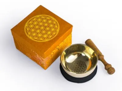 Image de Ensemble de bols chantants avec gravure « Fleur de vie », taille M