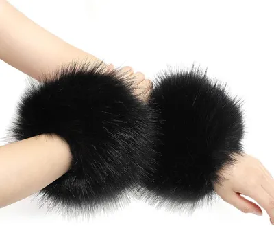 Produktbild von Kunstpelz Armstulpen Damen - 1 Paar - 14 x 11 cm - Warme Pelzstulpen - Winterliche Ärmelbündchen - Für Pullover, Jacken & Mäntel - Schwarz