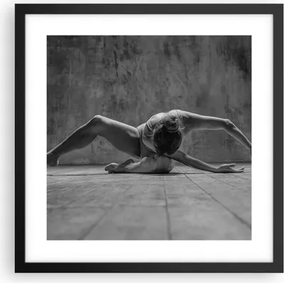 Produktbild von Gerahmtes Poster - Schwarzer Rahmen - Tanz Schwarzweiß Frau - 40x40 cm - Wand Bild - Wanddeko - Wandbilder - Kunstposter - Wandposter - Bilderrahmen - Bilder - Kunstdruck - Wandbild - P2BAC40x40-4352