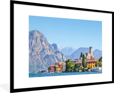 Produktbild von MuchoWow® Gerahmtes Poster Gardasee - Berg - Stadt 90x60 cm - Poster mit Schwarzem Bilderrahmen Wandposter Rahmen Foto Bilder - Wanddekoration - Fotos