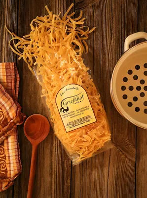 Produktbild von Bandnudeln 4 mm vom Grießlhof – handgemacht mit Ei