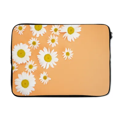 Produktbild von MuchoWow® Laptop Hülle 13 Zoll Kamillenblüten auf Orangenboden Laptoptasche - Laptophülle - Sleeve - Rundumschutz