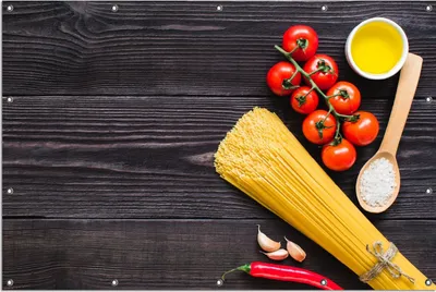 Produktbild von Wallario Outdoor-Poster für Garten oder Balkon, Motiv Italienisches Menü mit Spaghetti, Tomaten, Salz und Chilischoten, in ca. 120 x 180 cm