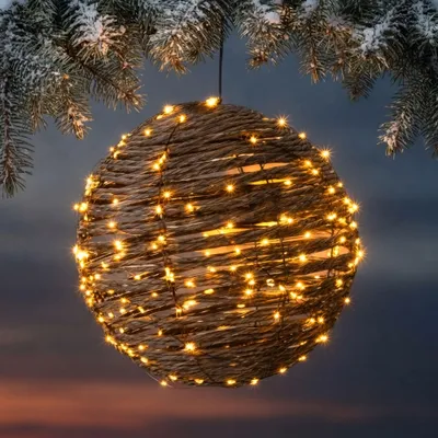 Imagen del producto de Esfera luminosa de ratán con luces LED para exteriores, con temporizador y efecto parpadeante, de 25 cm de diámetro. Incluye 300 LEDs intermitentes de color blanco cálido
