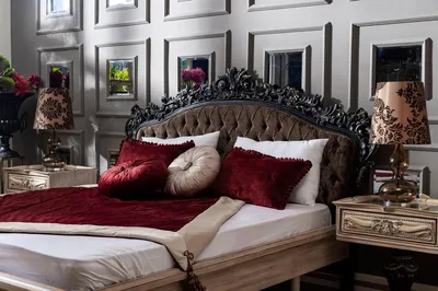 Produktbild von Casa Padrino Luxus Barock Schlafzimmer Set Dunkelbraun / Naturfarben / Schwarz / Gold - 1 Doppelbett mit Kopfteil & 2 Nachtkommoden - Schlafzimmer Möbel im Barockstil - Edel & Prunkvoll