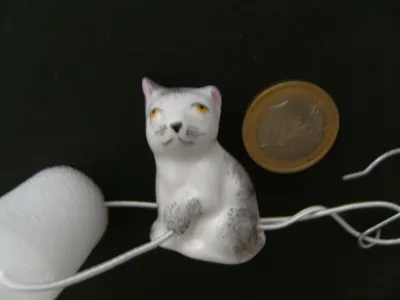 Produktbild von Porzellan Tropfenfänger Katze, handbemalt für Kaffee- oder Teekannen, Figur Tier Katzen
