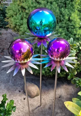 Produktbild von Blütenzauber Milano 3er Set Rosenkugel 15/10/10 cm Edelstahl rainbow poliert Gartenstecker Deko mit Stab 80 cm
