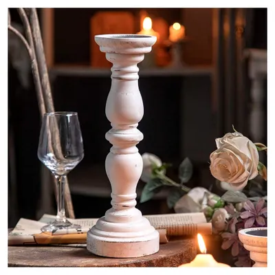 Produktbild von Vintage Kerzenständer für Stabkerzen in Weiß, Rustikaler Kerzenhalter für Stumpenkerzen zur Tischdekoration, Teelichthalter aus Holz für Hochzeitsmittelstücke und Weihnachtsdekoration