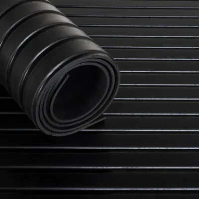 Produktbild von Gummimatte mit Rillen von 4,5 mm - Breite 200 cm - Meterware