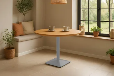 Produktbild von Bistrotisch Brasilia | 100 x 100 cm rund | Eichenholz massiv | Wildeiche geölt | Schweizer Kante | Säulenfuß Metall Silber | pflegeleichter Küchentisch/Kleiner Esstisch/runder Säulentisch