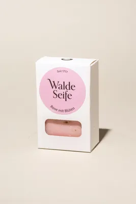 Produktbild von Walde Seifen Rosen Seife mit Blüten handgeschöpft