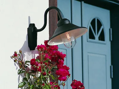 Produktbild von Konstsmide Vega Wandleuchte schwarz lackiertes Aluminium, klares Glas, Hand EU 556-750