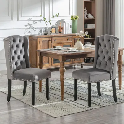 Productafbeelding van Set van 2 fluwele stoelen met eiken poten, met knoopdetails, chromen accenten en nagelkopdecoratie. Geschikt voor slaapkamer, keuken, woonkamer, lounge of als fauteuil. Kleur: grijs