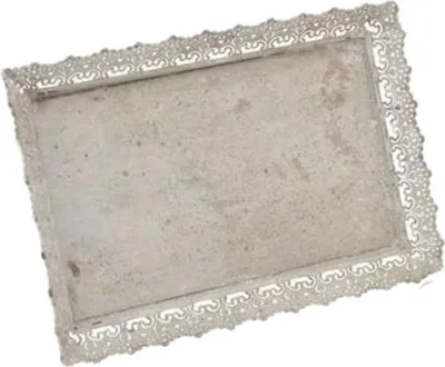 Produktbild von Shabby Serviertablett Metall antikgrau 41x27x6 cm auf Füßen mit Ornamentrand