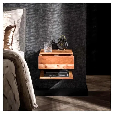 Produktbild von Nachttisch aus Massivholz mit 2 Ablagen und schubladenlosem Design, schwebender Stauraum im Industrial Style, kleiner Nachtschrank aus Holz und Metall