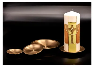Produktbild von Kerzenteller mit Dorn Ø 16 cm aus mattem Goldmessing