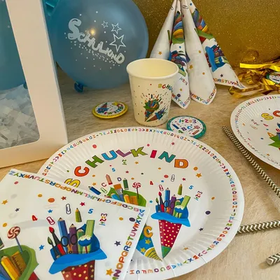 Produktbild von Party Pappteller Set für die Schuleinführung - Einwegteller für Jungen und Mädchen (Bunt - 30 Stück)